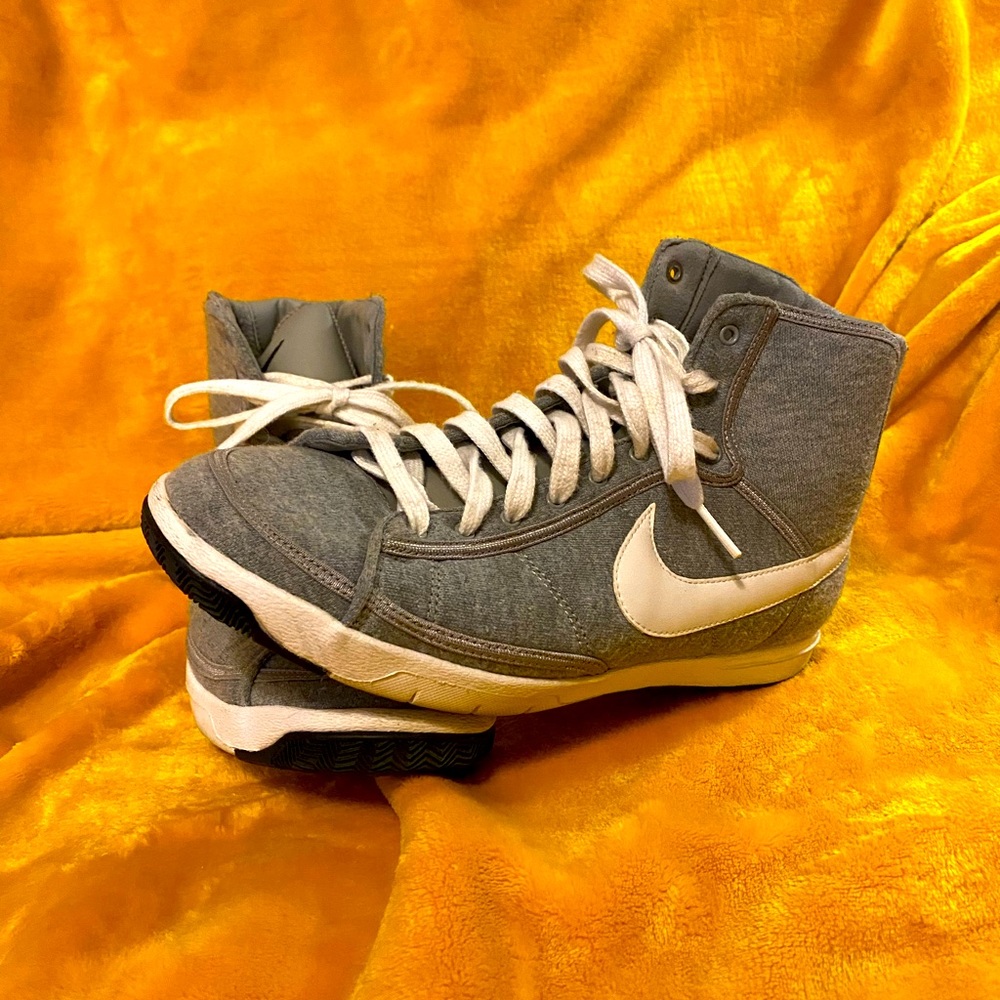 Comfy high top Nike shoes!